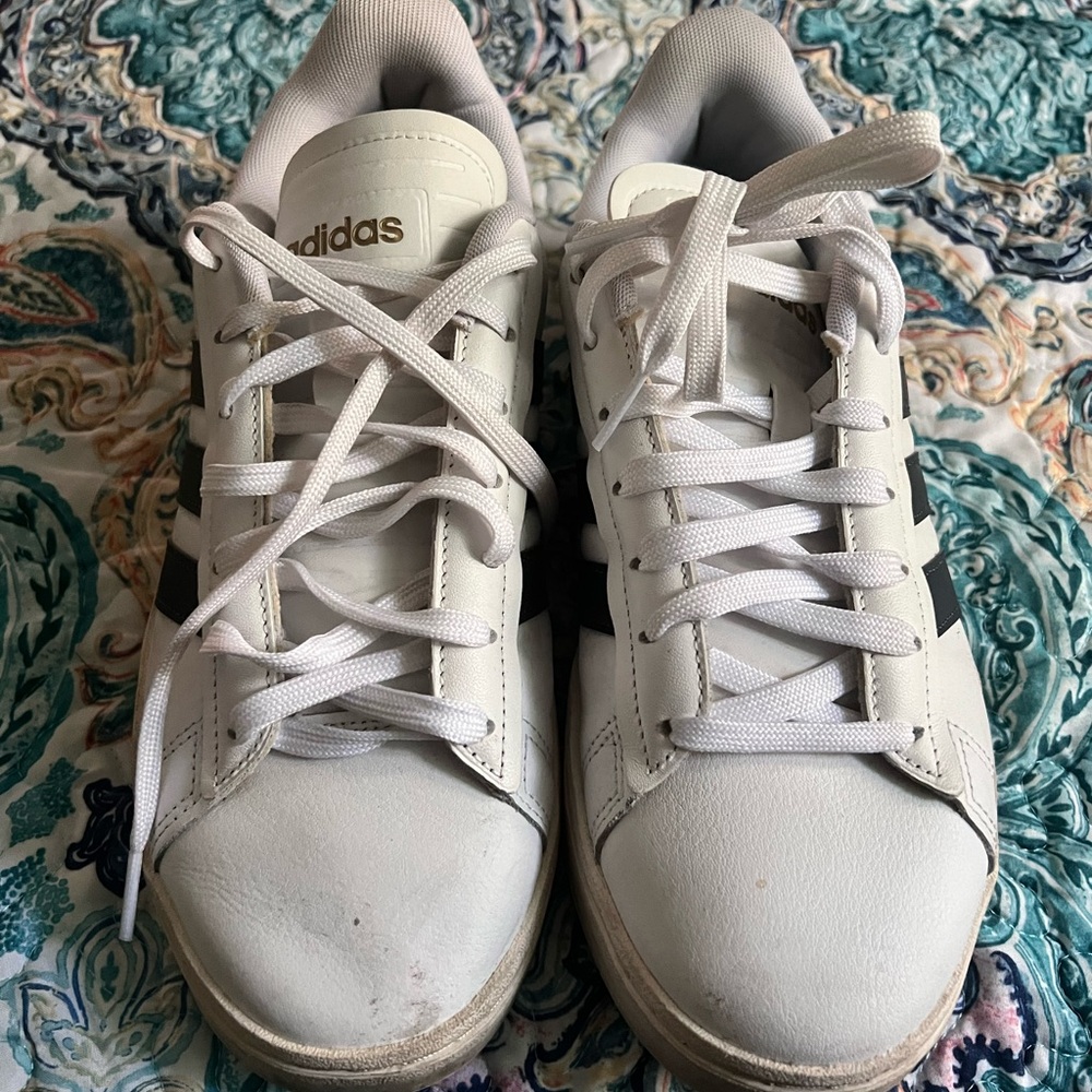 Adidas Tennis shoe
